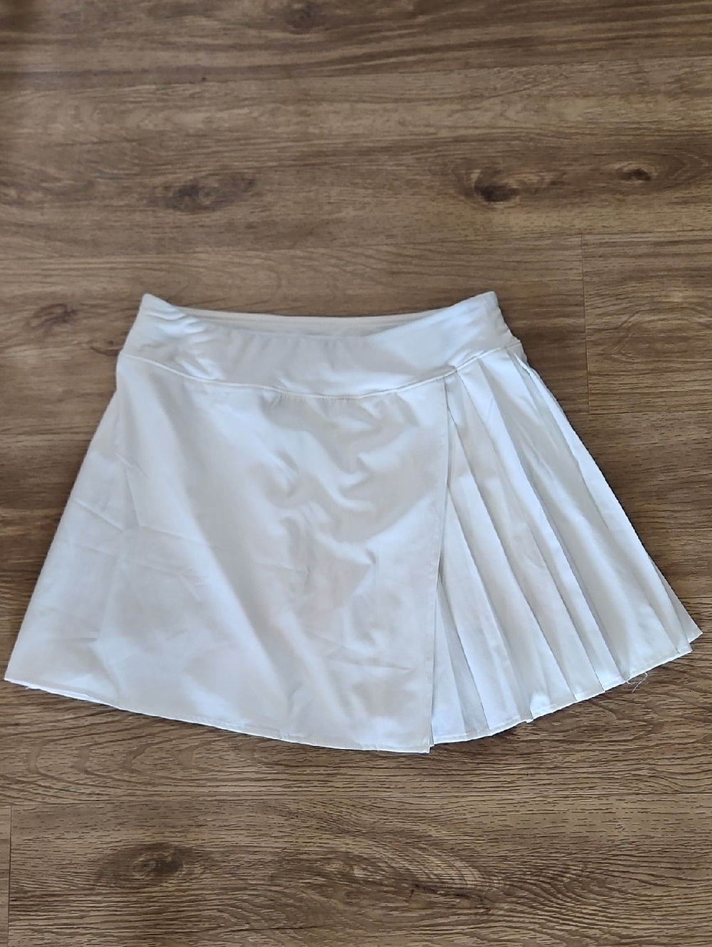 Lolë Women’s White Pleated A-Line Skort